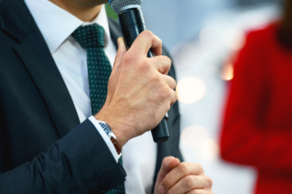 Bruno Garcia Redondo revela como o storytelling na oratória transforma discursos em experiências marcantes e envolventes.