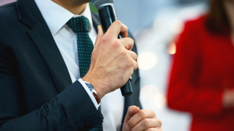 Bruno Garcia Redondo revela como o storytelling na oratória transforma discursos em experiências marcantes e envolventes.