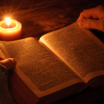 Pe. Dr. Jose Eduardo de Oliveira e Silva explica que a teologia é um caminho para aprofundar a fé e compreender mais plenamente quem é Deus.