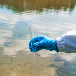 A EBS – Empresa Brasileira de Saneamento promove inclusão social ao garantir saneamento universal para todos.