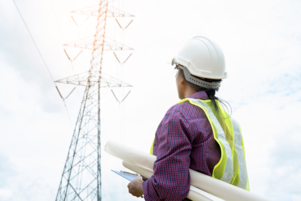 Eficiência é lucro quando projetos elétricos são bem feitos e transformam indústrias com segurança e otimização, diz Matheus Vinicius Voigt.