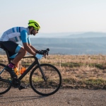 Ciclismo speed como ferramenta de alta performance e bem-estar sustentável: Márcio Velho da Silva explica como unir saúde e respeito ao meio ambiente.