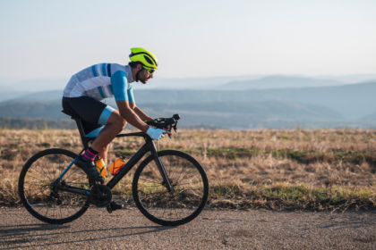 Ciclismo speed como ferramenta de alta performance e bem-estar sustentável: Márcio Velho da Silva explica como unir saúde e respeito ao meio ambiente.