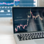 Valderci Malagosini Machado analisa como a industrialização na construção civil promove economia de recursos naturais e reduz emissões e desperdícios.